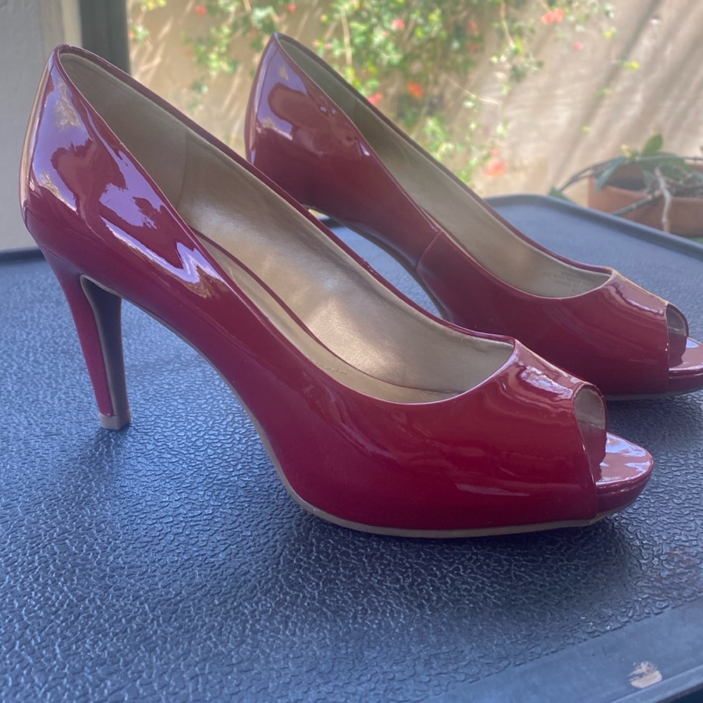Bandolino shoes red high heels patent leather size 6 1/2